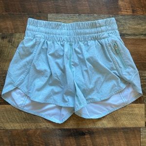 Lululemon Mid-Rise 5” Track That lined shorts (size 2)